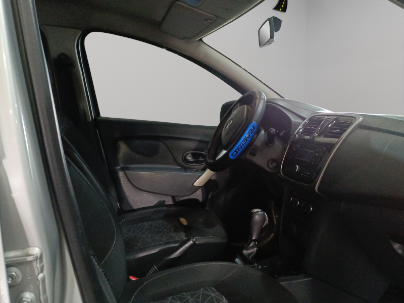 Renault-Logan-2016-9